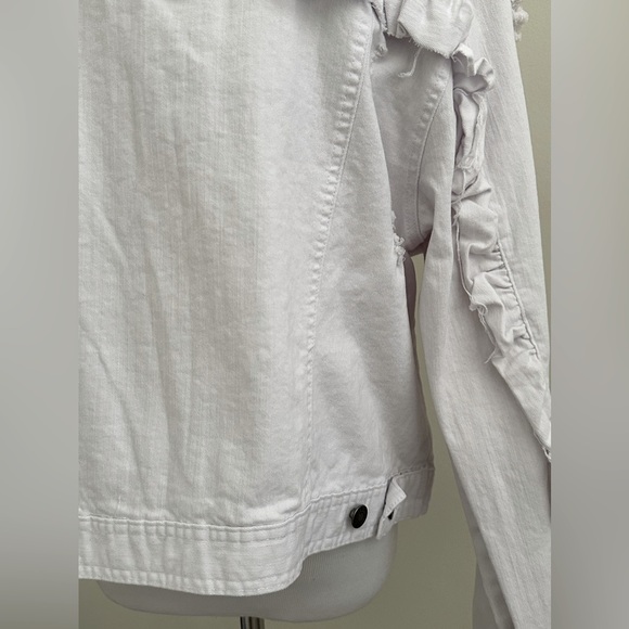 ELLIOTT & VINE || White Distressed with Ruffles Jeans Jacket. Sz. 1X - Picture 11 of 16